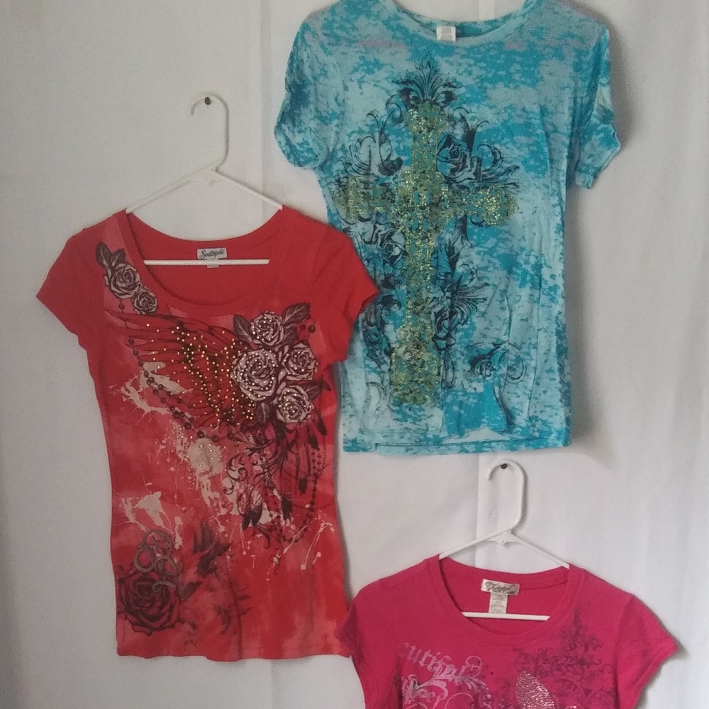 Women's 3 shirt bundle!